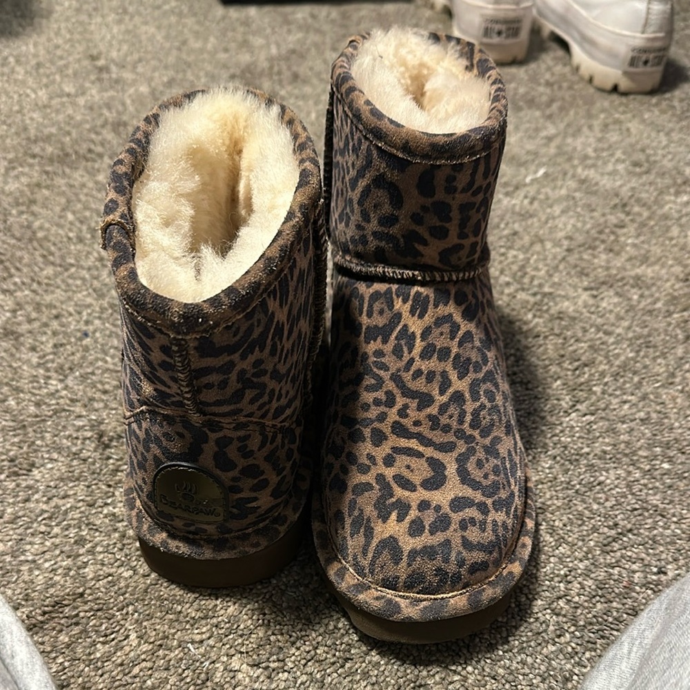 Women’s Size 6 Bearpaw Boot